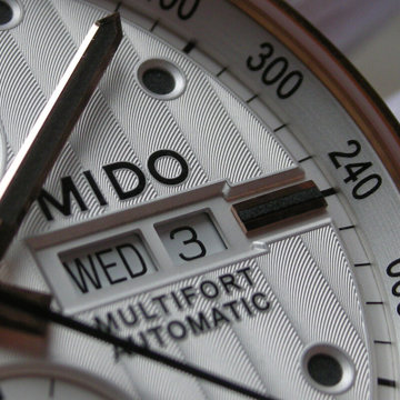 美度（MIDO）手表 舵手系列 男式机械表手表(玫壳白面黑皮带)