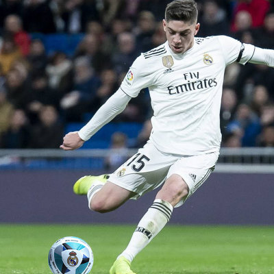 嘀威尼 Diweini5号4号西甲fifa足球比赛成人校园