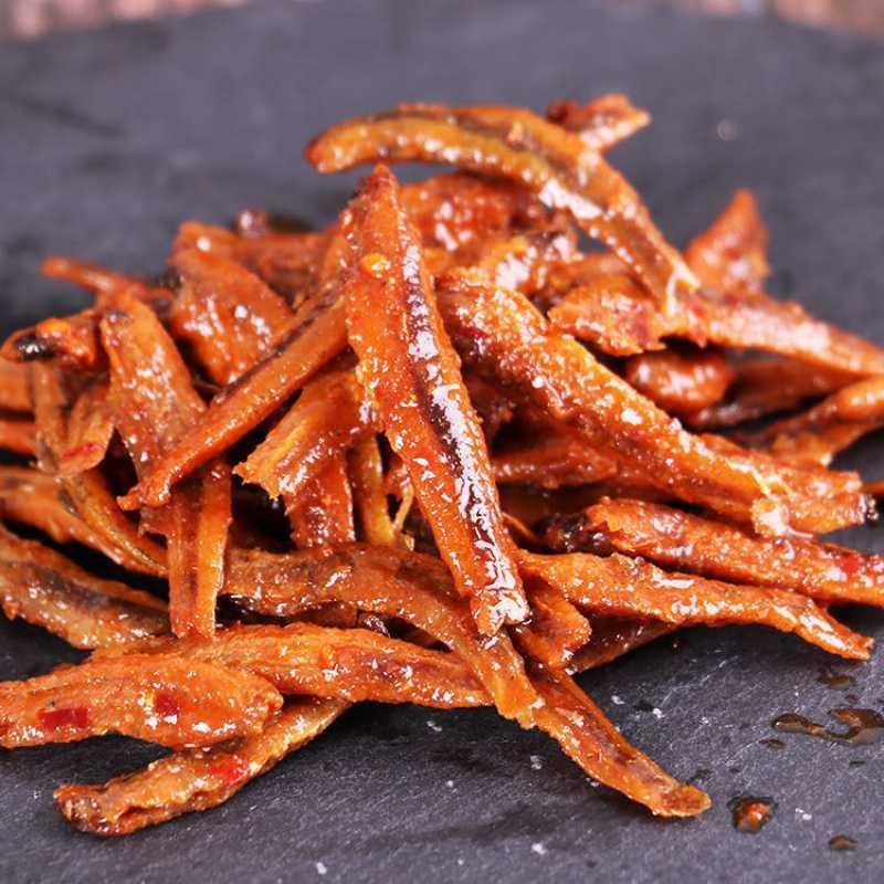 劲辣小鱼仔鱼丸鱿鱼香辣味辣条手撕素肉零食大礼包毛毛鱼批发