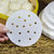 蒸笼纸圆形一次性家用食品馒头包子纸垫(白色（一袋100张） 9.5英寸（24cm）加厚可重复用)第2张高清大图