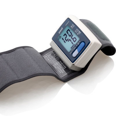 鱼跃（YUWELL）电子血压计YE8800C 老人家用手腕式全自动测量血压仪器 免脱衣 血压测量仪